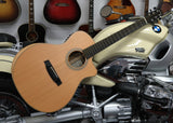 Walden G3033RCE mit Fishman Tonabnehmersystem und eingebautem Stimmgerät, inkl. Gigbag