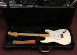 Fender Electric Guitar Stratocaster Standard Arctic White 2016 mit Fender Locking Tuners und Hardschalenkoffer