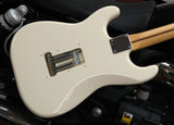 Fender Electric Guitar Stratocaster Standard Arctic White 2016 mit Fender Locking Tuners und Hardschalenkoffer