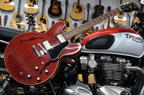 Gibson Electric Guitar ES-335 Custom 1961 Reissue VOS in Sixties Cherry inkl. Originalkoffer