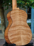 Ohana Ukulele Tenor TK180M, CHF 188.-- statt 285.--, geflammte Okoumedecke / geflammter Okoumekorpus, inklusive Softcase