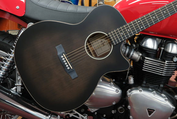 Sigma Acoustic Guitar SG-GTC1STE-OBB Grand OM Cutaway Open Pore Blackburst mit L.R. Baggs VTC Tonabnehmersystem, inkl. Gigbag