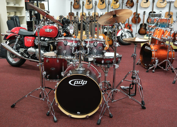 pdp by dw Drumset FS-Series, Red to Black fade - seidenglanz, inkl. Centent Sparks B10 Cymbalsatz